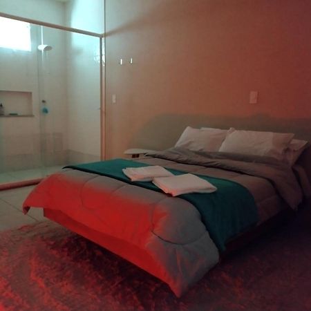 Casa Inteira, Grande Suite, Dois Chuveiros, Sala ,Cozinha E Garagem Privativa Total Conforto, Melhor Que Hotel! 博图卡图 外观 照片